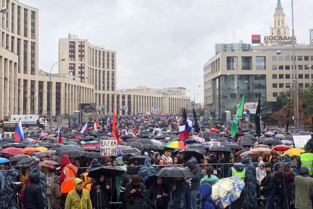 ​Народа "тьма"- проспект Сахарова в Москве забит под завязку: десятки тысяч россиян восстали против Путина - кадры