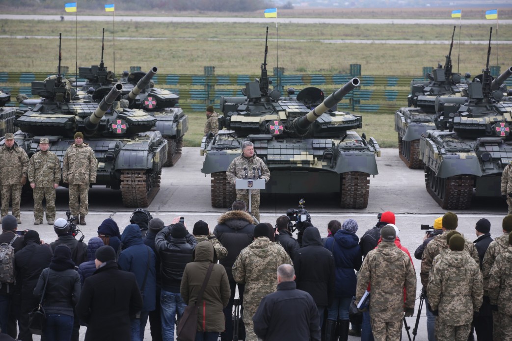 "Это мощное оружие, которое защитит Украину от врага и уничтожит его", - Порошенко поведал, что он передал в АТО