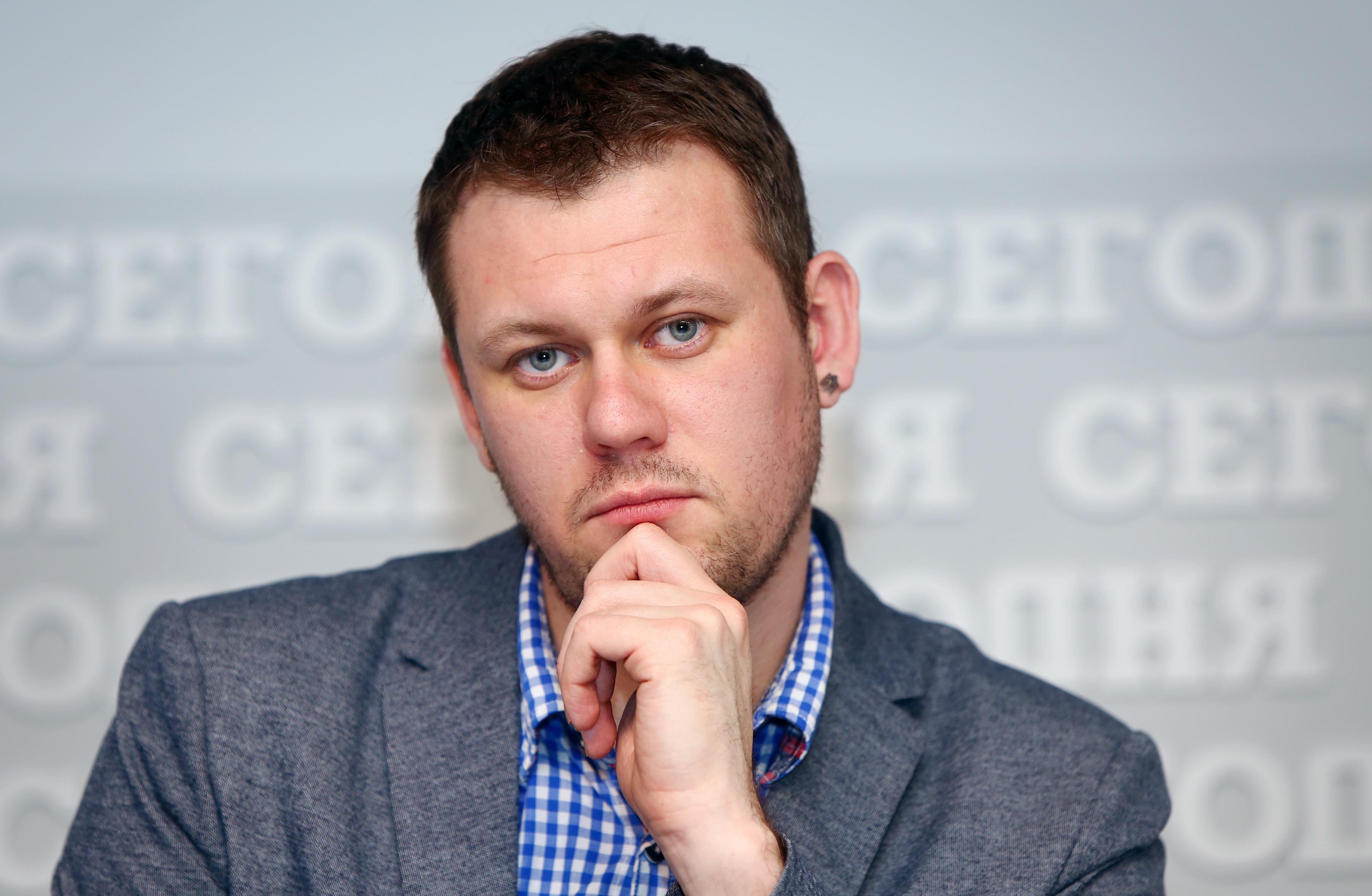 Блогер Денис Казанский, комментируя "слитое" видео очной ставки Ландика и Медяника, назвал обоих луганских олигархов трусливыми жуликами