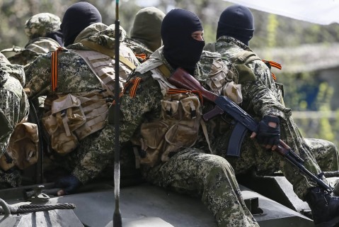 Под Донецком завязался крупный бой: боевиков срочно вызывают на позиции из отпусков, в "ДНР" объявили боевую тревогу – что известно