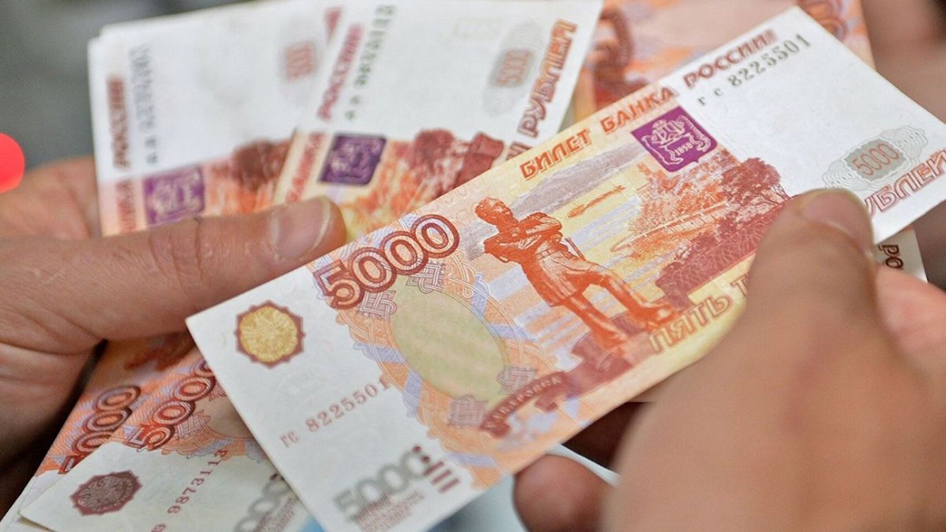 Москва намерена резко поднять налоги в отчаянных попытках спасти экономику – россиянам придется несладко