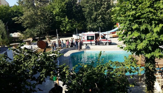 ​Трагедия в турецком аквапарке: упавший в бассейн электрокабель убил 5 человек, среди которых 3 подростков