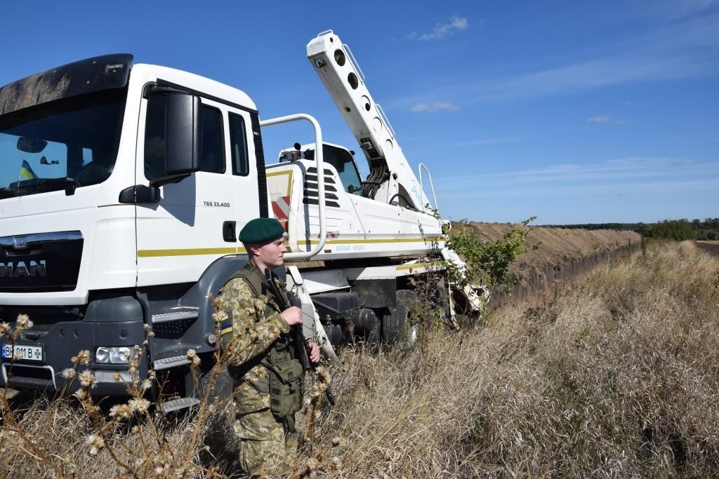 На случай военной агрессии: ГПСУ показала видео укрепления границы с Россией 