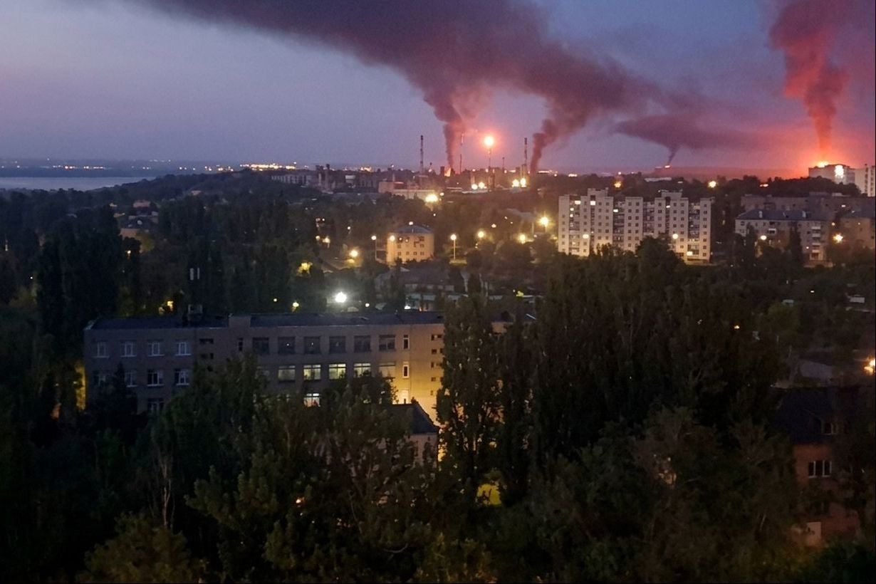 Старейший НПЗ России в Саратове выведен из строя ударом украинских дронов, — Reuters