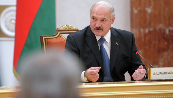 Лукашенко направил соболезнования Олланду в связи с терактом в Париже