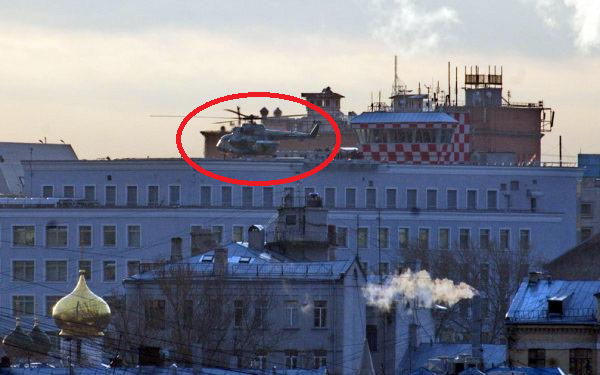 Над Москвой летают вертолеты 