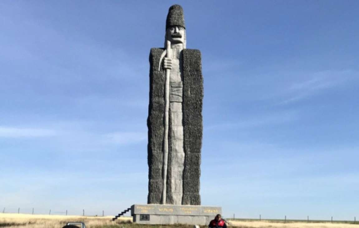 Украинский памятник пастуху вошел в Книгу рекордов Гиннесса: в Одесской области установлен самый большой монумент овцевода - кадры