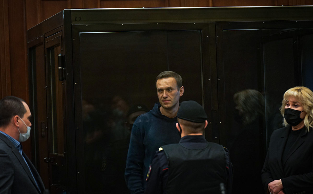 В России стартовал второй суд над Навальным: прибыла поддержка
