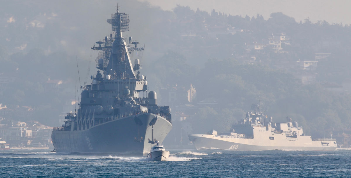 "Русский убийца авианосцев", - ракетный крейсер "Москва" вошел в Средиземное море