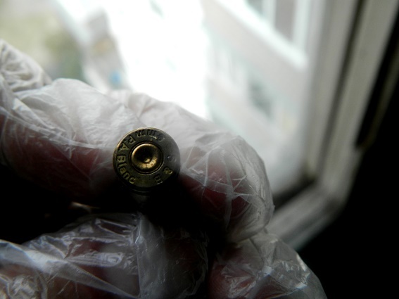 В киевской многоэтажке 19-летний парень расстрелял женщину: преступник и жертва ранее не были знакомы