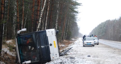В Ростовской области из-за ветра перевернулся автобус, есть пострадавшие