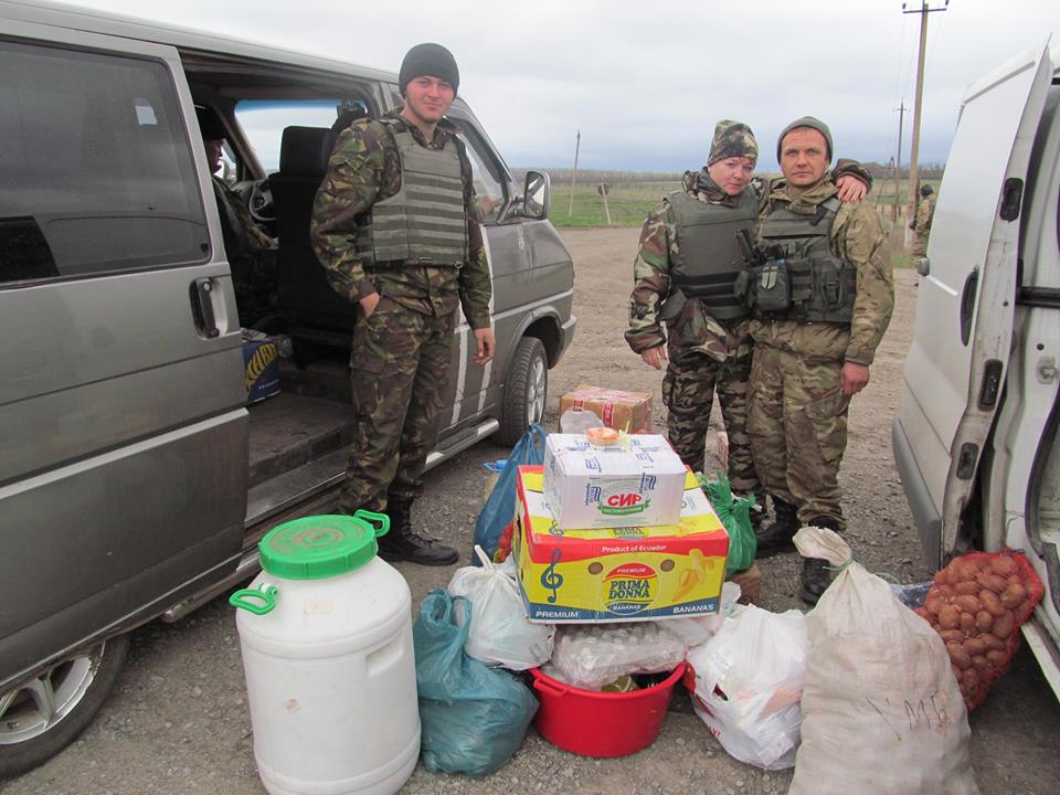 Волонтеры передали гуманитарный груз солдатам ВСУ в Волновахе