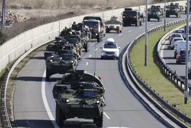 "Глянь, сколько их!" - россияне перепугались, увидев колонны техники НАТО на границе с РФ