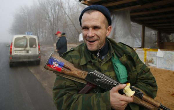 Будни террористов "ДНР" и российской армии на Донбассе: СМИ сообщают, что офицеры из России панически боятся остаться на ночь на передовой с "ополченцами"