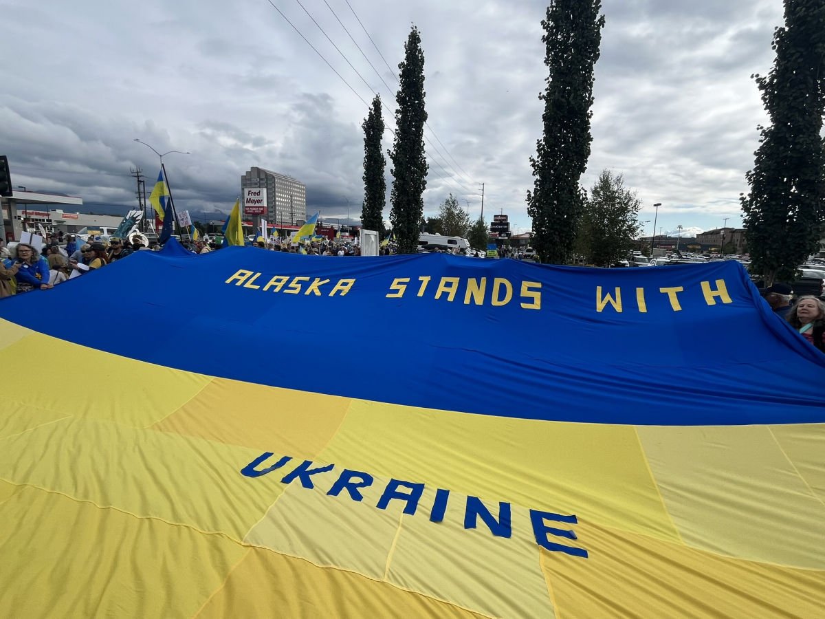 ​"Никогда больше не будут российскими", – в Анкоридже проходит протестные митинги на фоне прилета Путина на Аляску