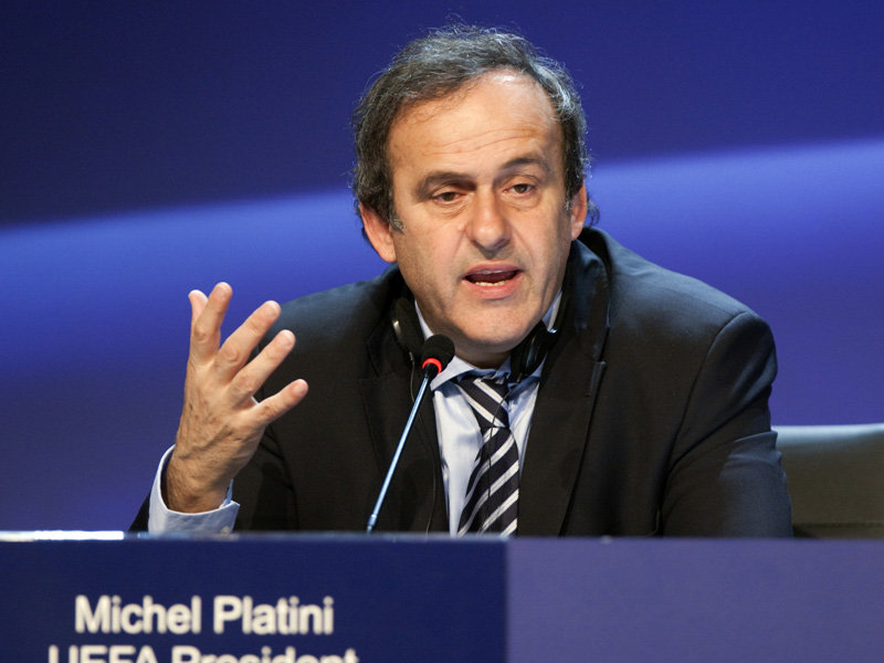 ФИФА требует отставки главы УЕФА Платини 