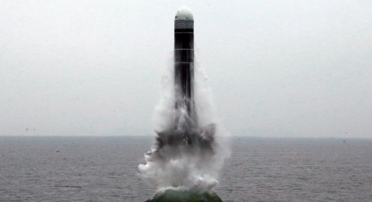 Северная Корея запустила три баллистические ракеты в сторону Японского моря, детали