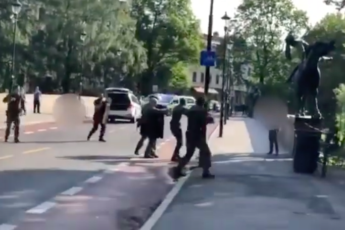​Теракт в Осло: россиянин устроил поножовщину, крича "Аллаху акбар", - кадры