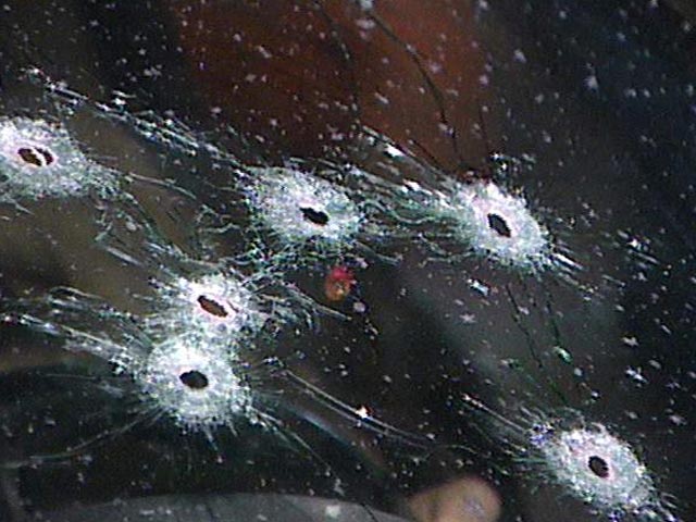 Под Мариуполем расстреляли машину с военными