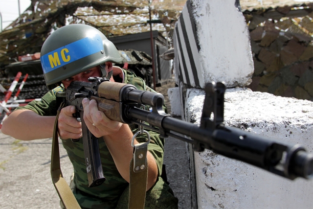 МИД Украины: мы будем добиваться введения миротворцев в Донбасс