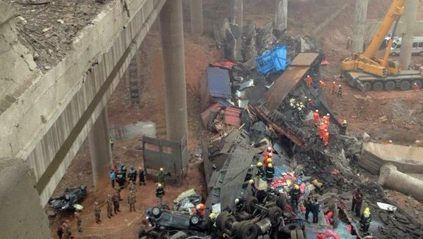 ​Взрывы в Китае: Премьер Ли Кэцян посетил место трагедии