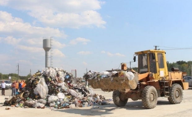 Оккупированный Севастополь погряз в мусоре: чиновники экономят на утилизации отходов