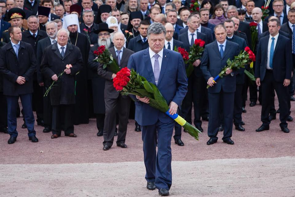 ​Петр Порошенко почтил память жертв Бабьего Яра