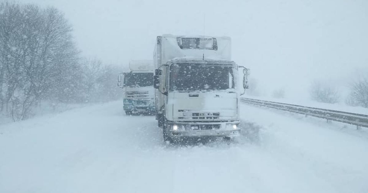 В Одессе транспортный коллапс: снегопад вызвал всплеск ДТП – очевидцы публикуют кадры