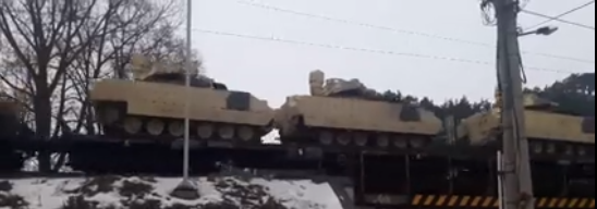 Соцсети: через Словакию в Украину идет эшелон танков НАТО (видео)