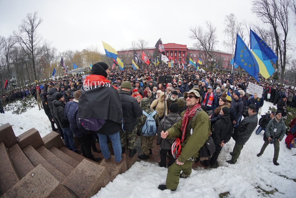 Обстановка в Киеве накаляется: протестующие требуют перевыборов и выдвинули два жестких требования к ВР и Порошенко – кадры