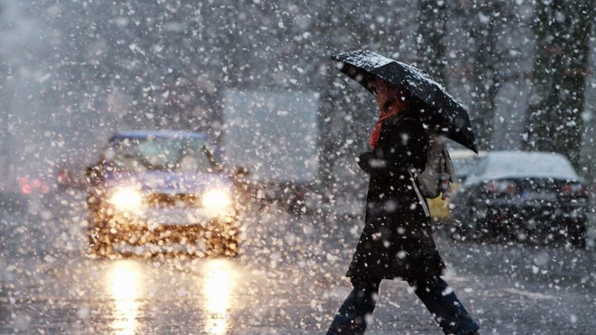 Завтра в Украине первый снег с дождем: в каких областях в среду покажется зима