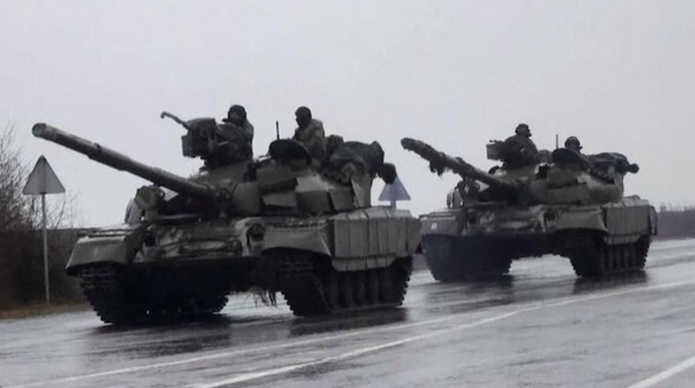 ВСУ из HIMARSов накрыли российских военных на Юге – танки россиян разнесло, взорвался боекомплект