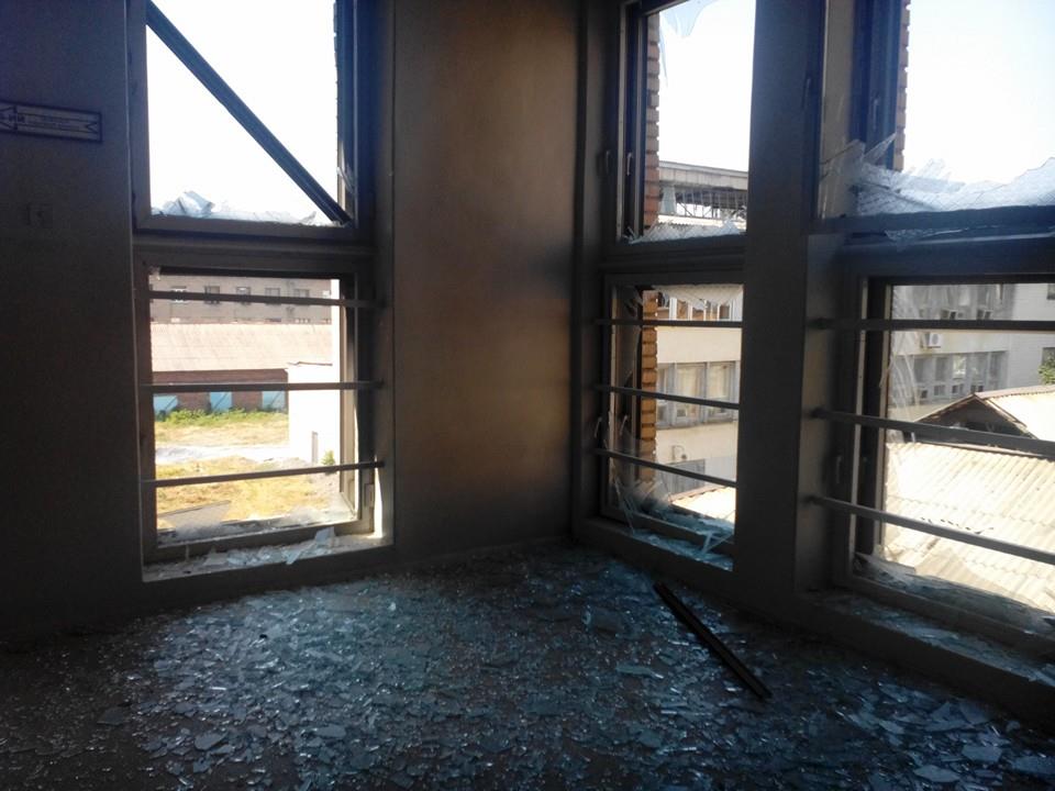 Бомбежка Донецка: снаряды попали в «Green Plaza», ДонНТУ, «Империю мебели» и прокуратуру