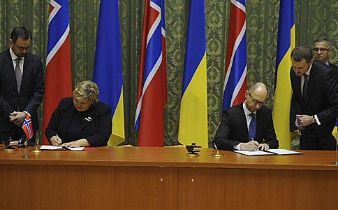 Яценюк и Солберг подписали Соглашение о поддержке бюджета Украины на 15 миллионов долларов США