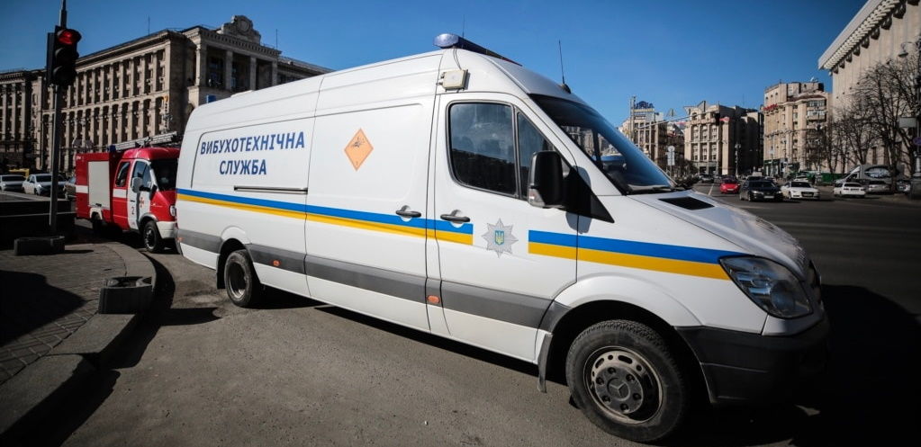 В Киеве "заминировали" ряд зданий, в том числе посольство РФ: полиция ищет взрывчатку