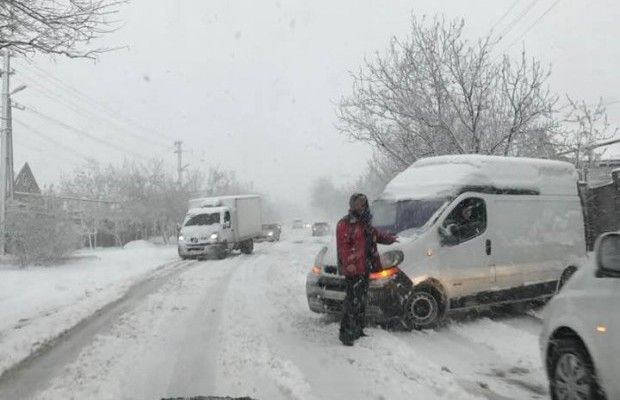 Опять снежные заносы и поваленные деревья: на Украину надвигается холодный циклон из Европы