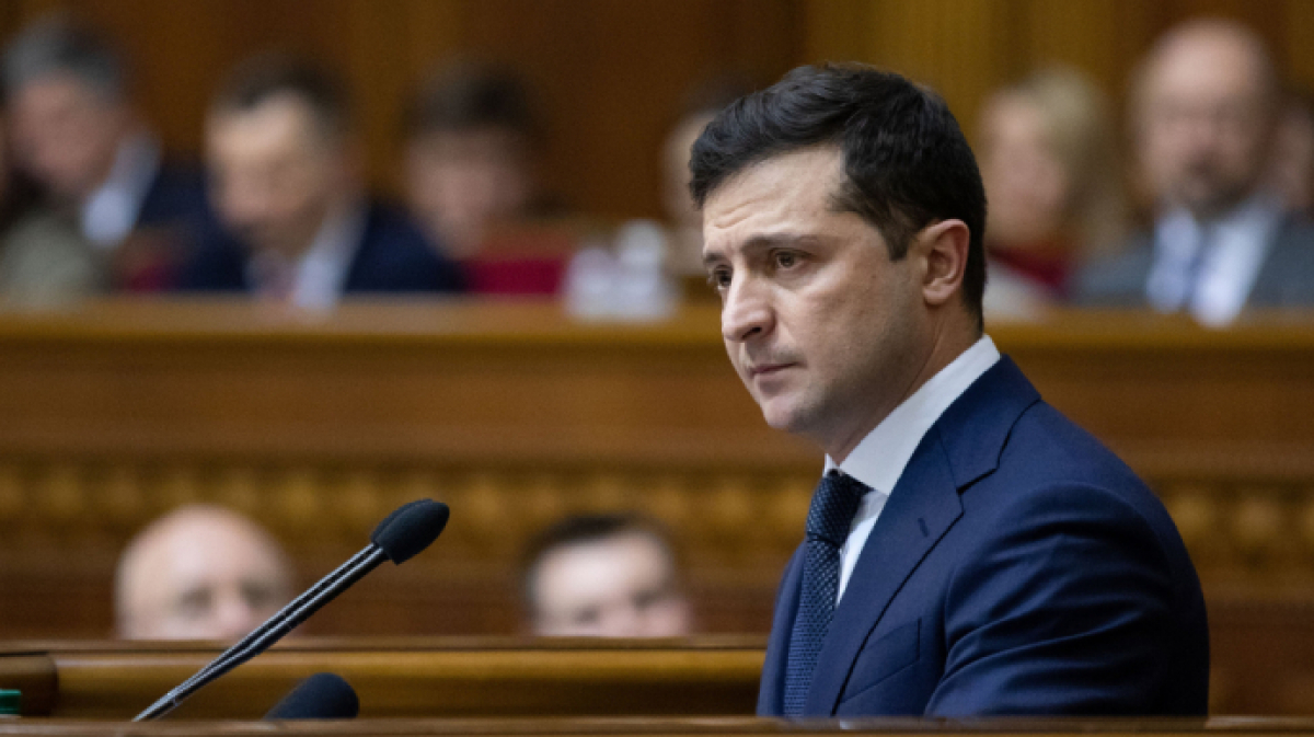 Зеленский назвал суммы зарплат для медиков Украины: "Минимальная - 25 тысяч гривен"