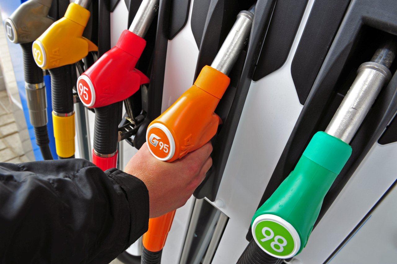 Заправки будут платить штраф за необоснованное повышение цен на бензин