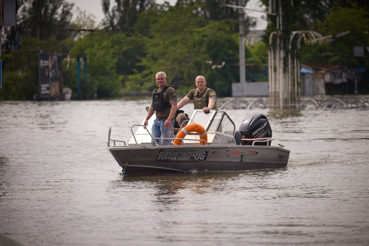 Вода почала спадати, але треба евакуюватися – у Херсонській ОВА попередили про небезпеку 