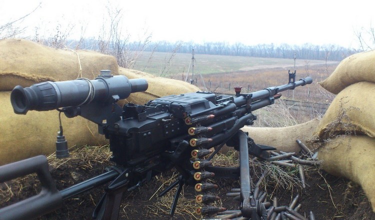 Безоружные добровольцы в Золотом попали под обстрел: боевики целились прицельно