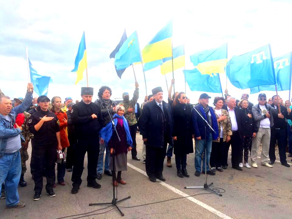 Мы хотим вернуть Крым: российским оккупантам на границе с Крымом активисты включили гимн Украины