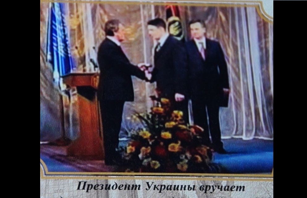 СМИ нашли уникальное фото, как Ющенко вручает медаль нынешнему главарю "ЛНР": вскрылись неожиданные подробности - кадры
