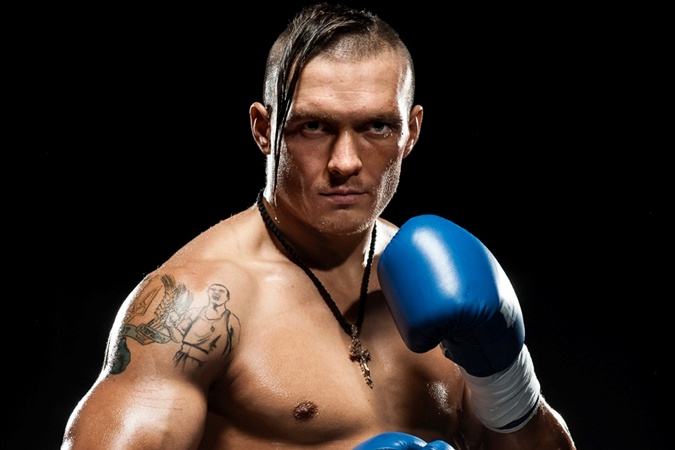 Украинский боксер-тяжеловес Александр Усик в ближайшее время готов перебраться в США или Великобританию