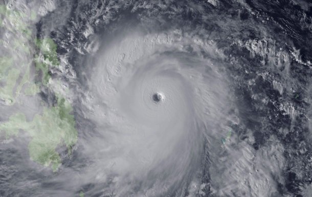 Из-за мощного тайфуна на Филиппинах пострадали 27 человек