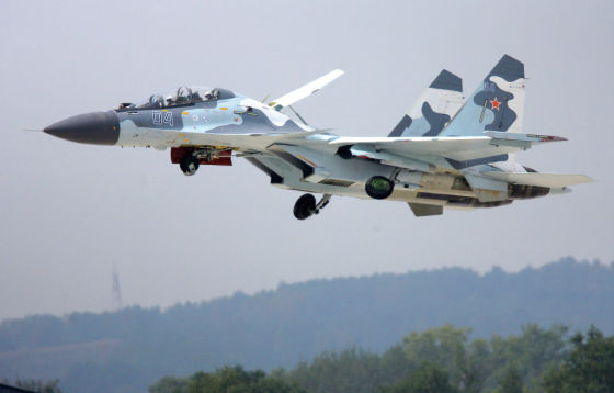 СМИ: в небе над Мариуполем замечены истребители ВВС России