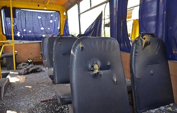 Украинские журналисты: Автобус под Волновахой обстреляли из "Града", затем сработала мина