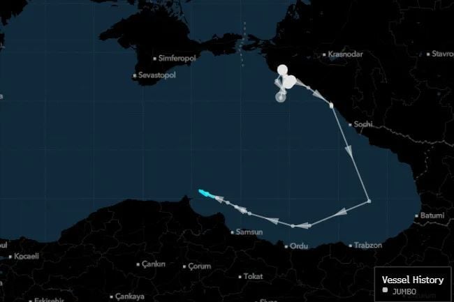 Нефтяные танкеры РФ прячутся у берегов Грузии и Турции от украинских морских дронов - Bloomberg