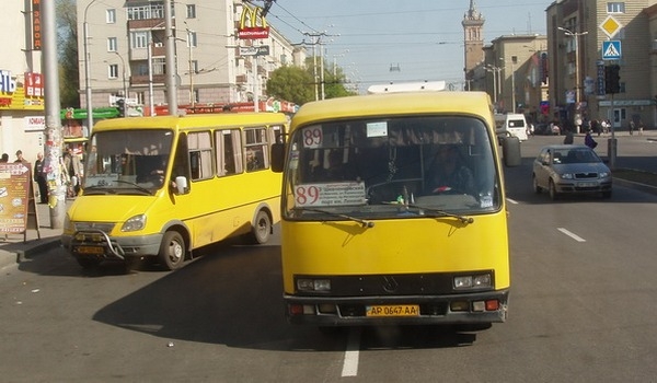 С понедельника в Запорожье подешевел проезд в маршрутках