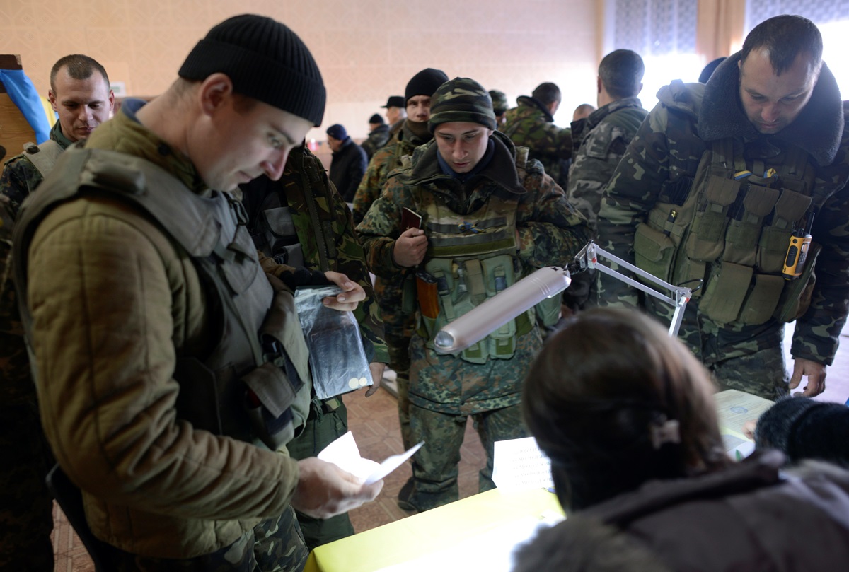 СНБО: Около 80% украинских военных приняли участие в выборах в зоне АТО