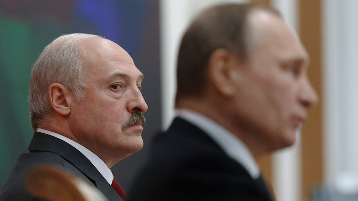 ​"Лукашенко срочно вылетел в Москву", - политолог Рогимов раскрыл цель визита